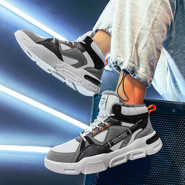 Új tornacipő modell bokáig, béléssel