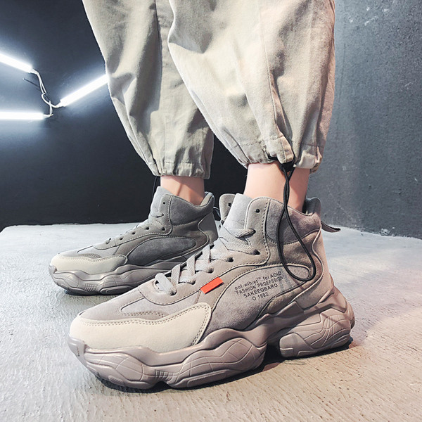 Férfi téli tornacipő fűzővel és durva talppal