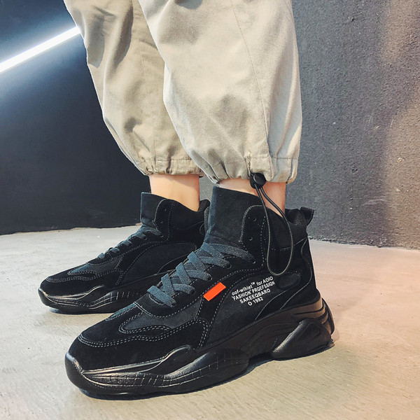 Férfi téli tornacipő fűzővel és durva talppal