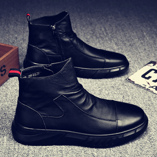 Lapos talpú, fekete színű férfi bőrcsizma új modellje