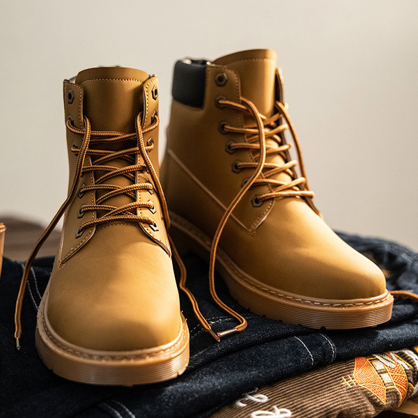 Férfi alkalmi csizma fűzővel és lapos talppal, öko bőrből