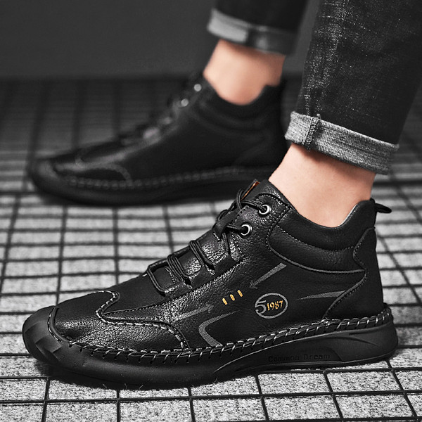 Lapos talpú férfi bőrcsizma