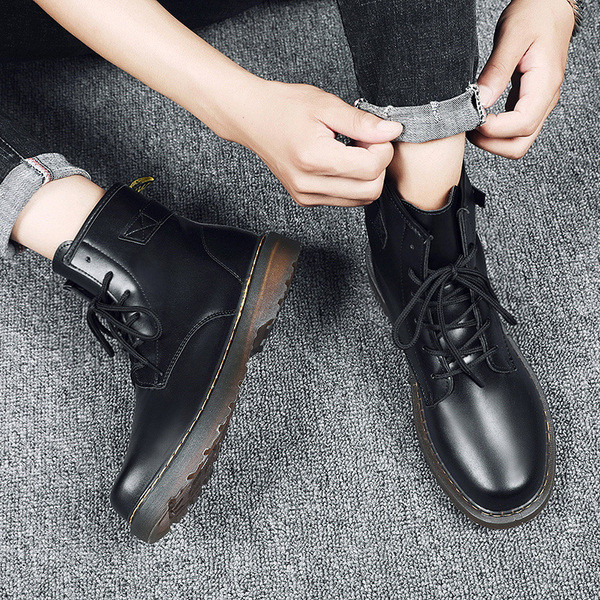 Férfi fűzős bőrcsizma - fekete színben