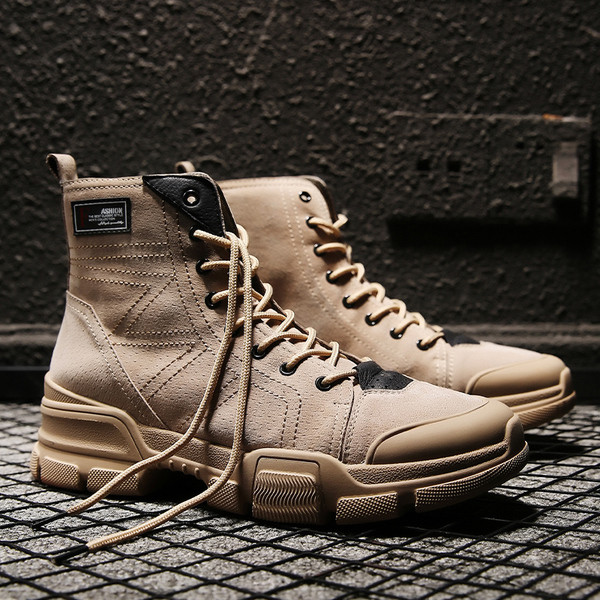 Lapos talpú és fűzős férfi csizma