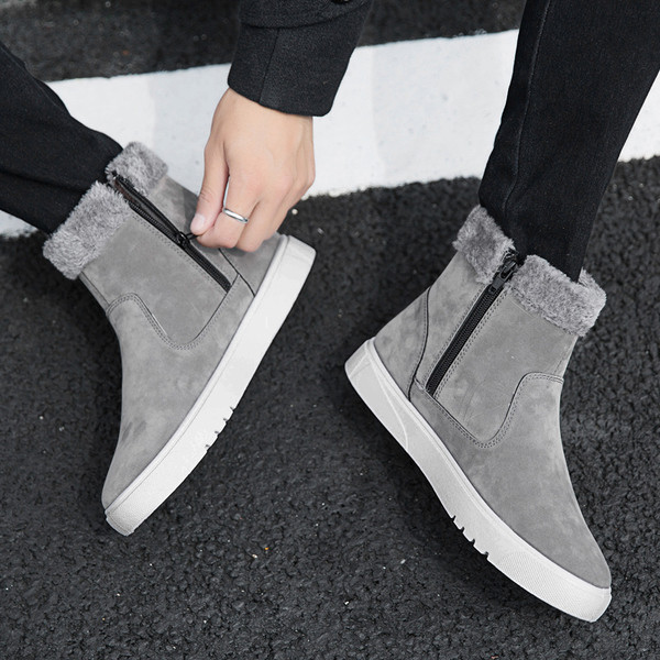 Öko velúrból készült téli férfi csizma új modellje, cipzárral