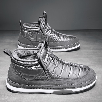 Lapos talpú, feliratos férfi téli cipő