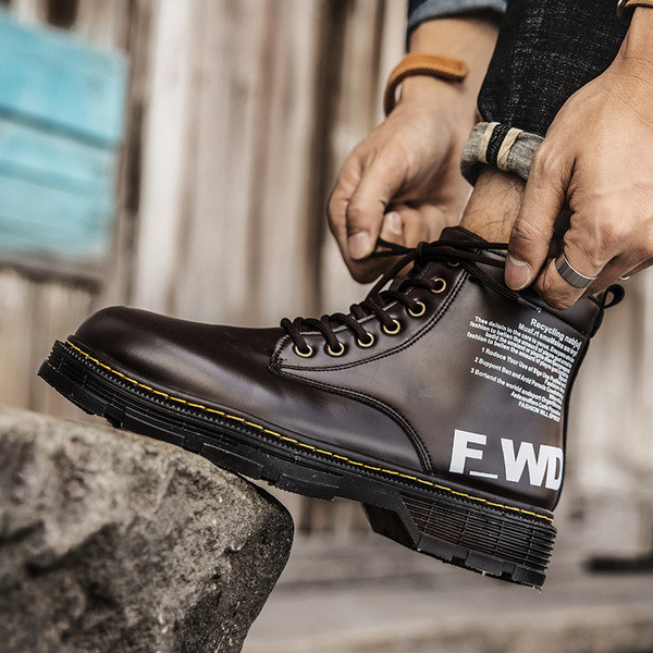 Férfi eco bőr csizma fűzővel, feliratokkal