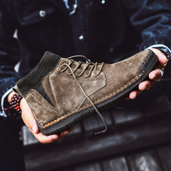 Ανδρικές μπότες κατασκευασμένες από οικολογικό σουέτ