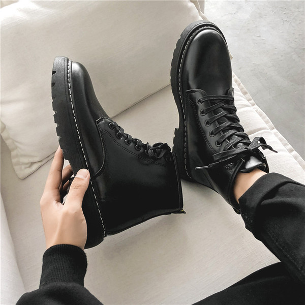 Öko bőrből készült férfi alkalmi csizma fekete fűzővel