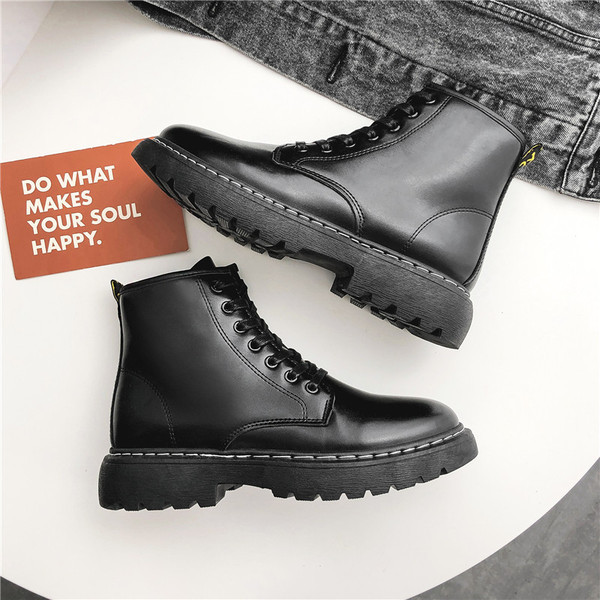 Öko bőrből készült férfi alkalmi csizma fekete fűzővel