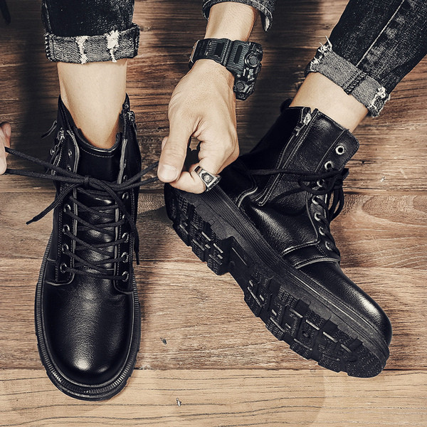 Férfi bőrcsizma cipzárral és fűzővel