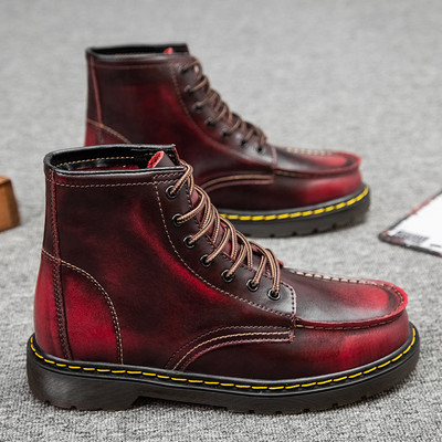 Műbőrből készült férfi bőrcsizma, lapos talppal