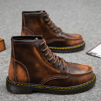 Műbőrből készült férfi bőrcsizma, lapos talppal