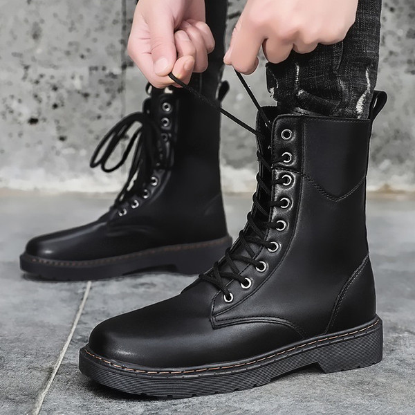 Fekete fűzős férfi műbőr csizma új modellje