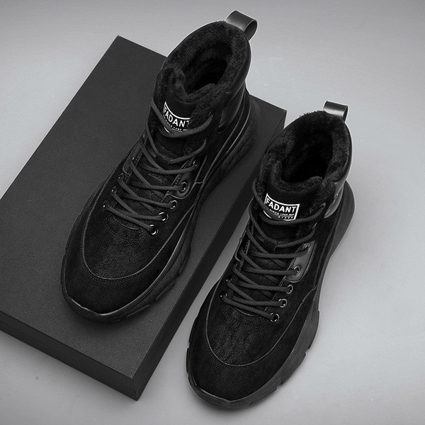 Öko-nahast ja ökoseemisnahast paeltega meeste saapad