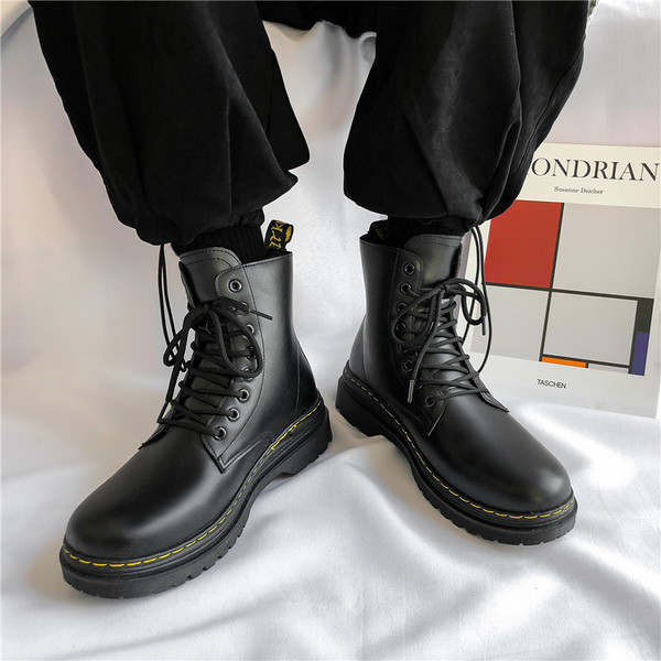 Férfi alkalmi bőrcsizma fűzővel és lapos talppal