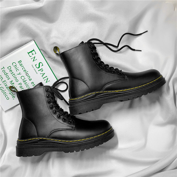 Férfi alkalmi bőrcsizma fűzővel és lapos talppal