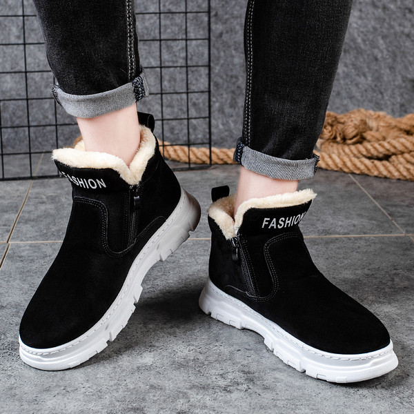 Téli csizma csúszásmentes talppal és meleg béléssel