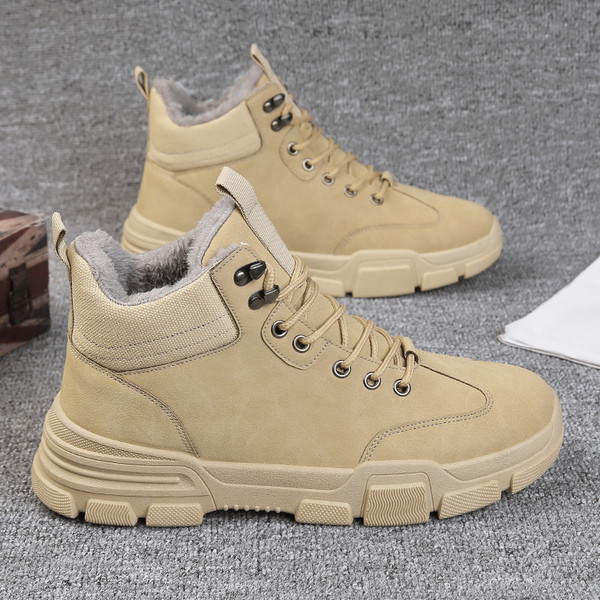 Férfi téli csizma durva talppal, puha béléssel és fűzővel