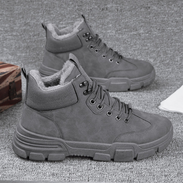 Férfi téli csizma durva talppal, puha béléssel és fűzővel