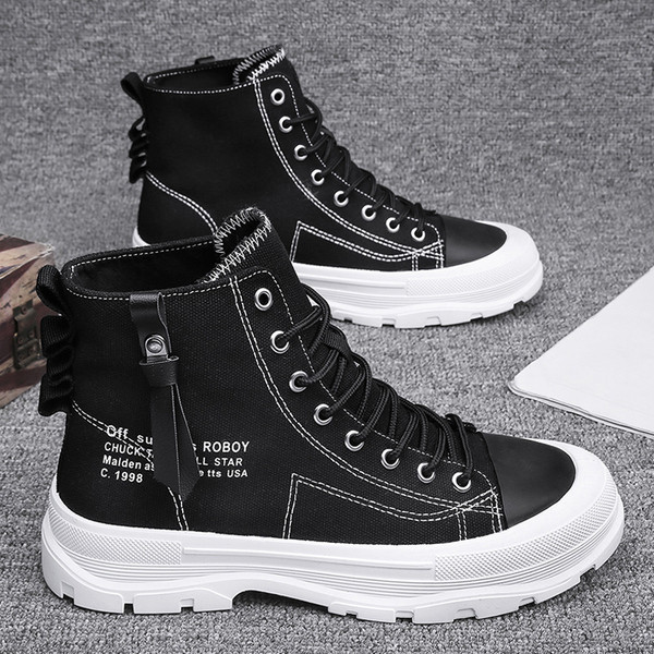 Feliratos férfi sportcipő új modellje