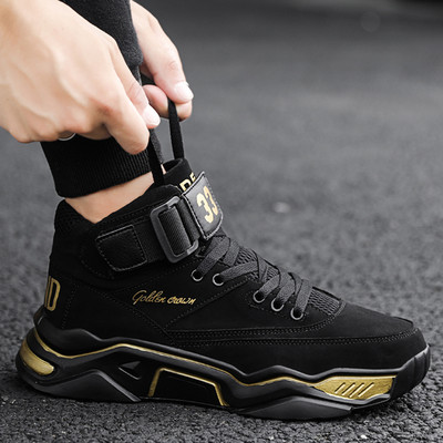 Férfi sportcipő durva talppal, puha béléssel