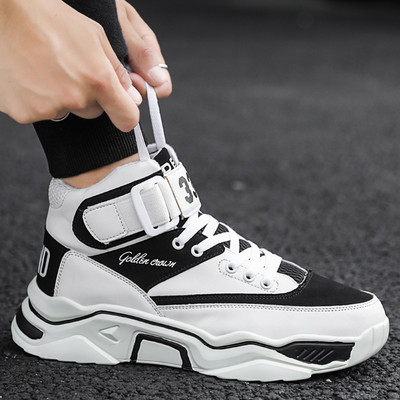 Férfi sportcipő durva talppal, puha béléssel