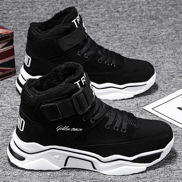 Férfi sportcipő durva talppal, puha béléssel