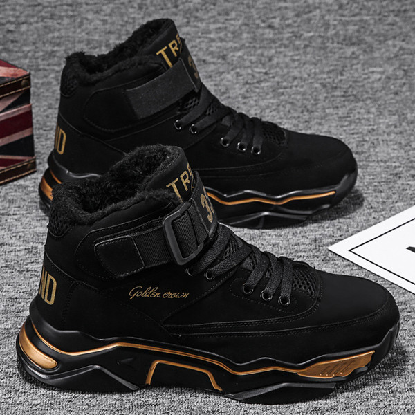 Férfi sportcipő durva talppal, puha béléssel