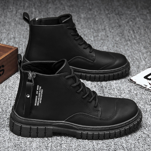 Ανδρικές χειμερινές μπότες από οικολογικό δέρμα με κορδόνια και επιγραφές