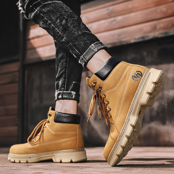 Öko-nahast valmistatud vabaaja meeste saapad paelte ja kareda tallaga