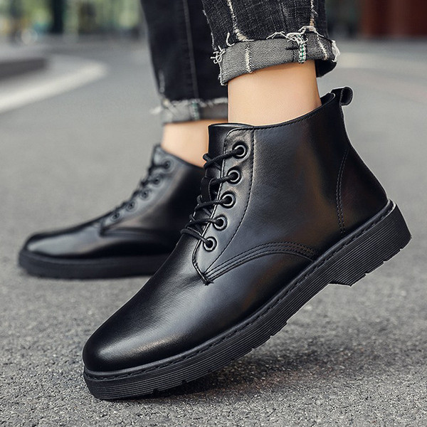 Musta värvi paeltega vabaaja meeste nahksaapad