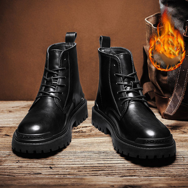 Meeste musta värvi paeltega nahast saapad