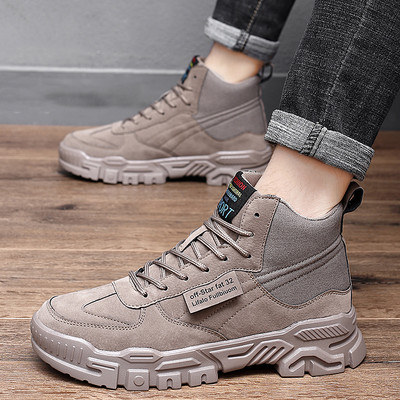 Velúr csizma durva talppal férfiaknak