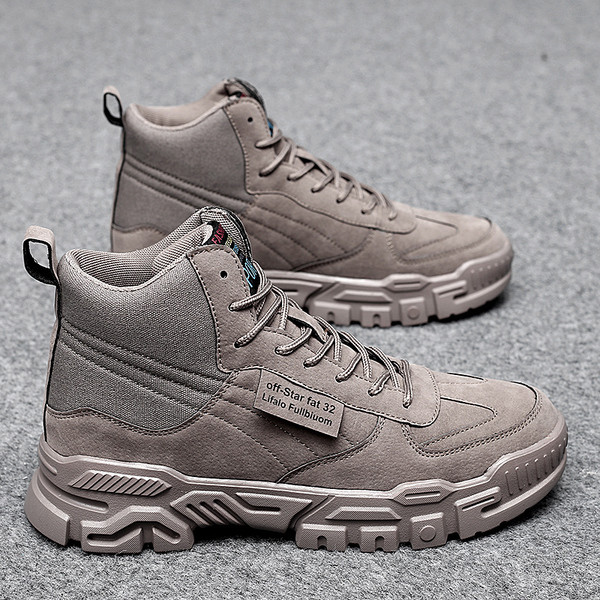 Velúr csizma durva talppal férfiaknak