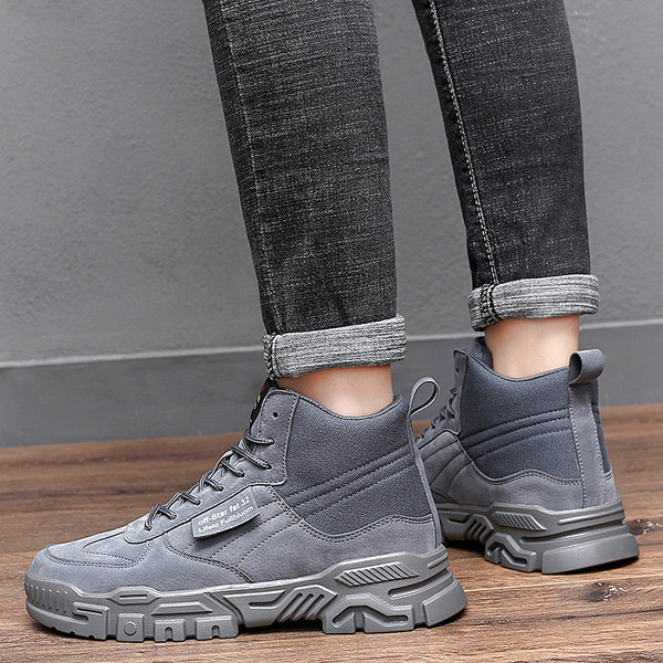 Velúr csizma durva talppal férfiaknak