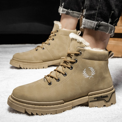 Modern férfi csizma hímzéssel és meleg béléssel