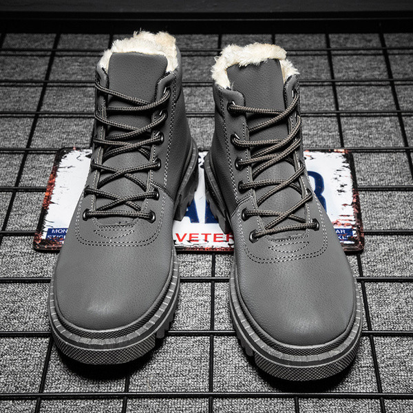 Modern férfi csizma hímzéssel és meleg béléssel