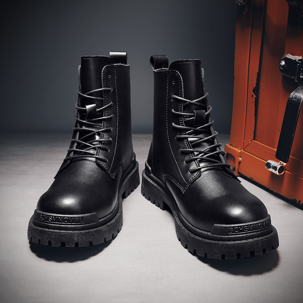 Sima modell férfi csizma eko bőrből fekete színben