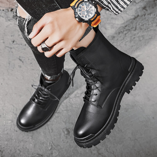 Sima modell férfi csizma eko bőrből fekete színben