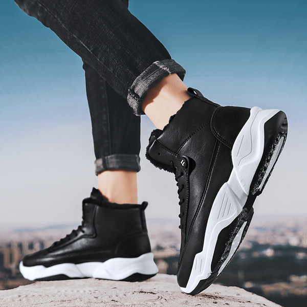 Kolmes värvitoonis sooja voodri ja paeltega meeste talvesaapad