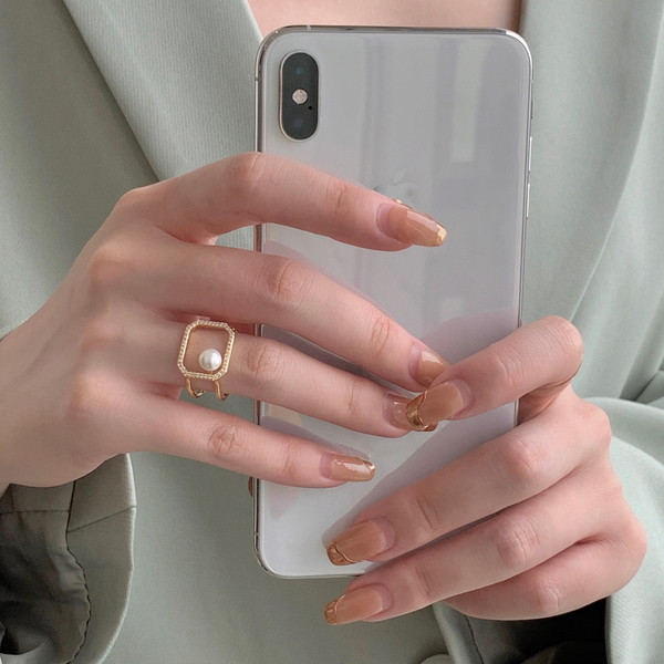 Aktuális női gyűrű díszgyönggyel