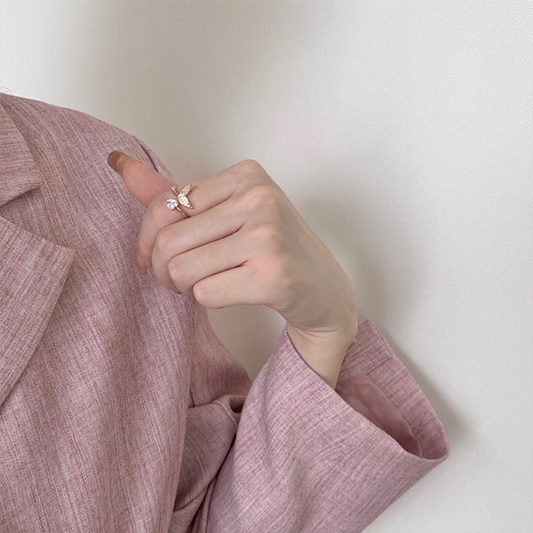 Stiilne dekoratiivkiviga naiste sõrmus