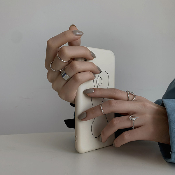 Kaasaegne naiste sõrmuste komplekt