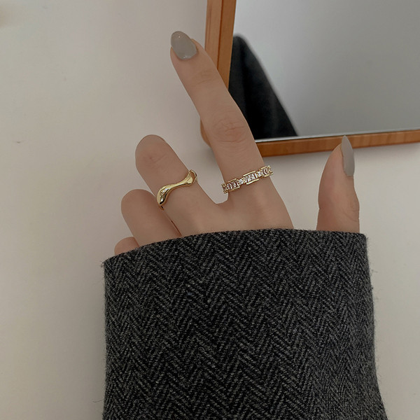 Σετ δύο γυναικείων δαχτυλιδιών με διακοσμητικές πέτρες