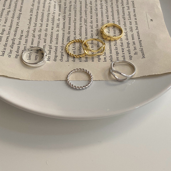 Naiste moodne kolmest sõrmust koosnev komplekt