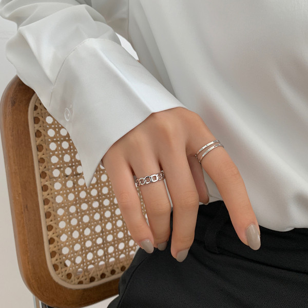 Trīs sieviešu gredzenu komplekts