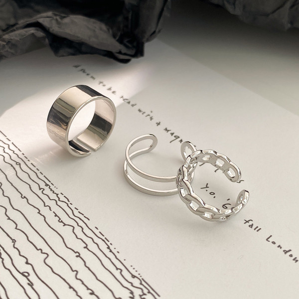 Trīs sieviešu gredzenu komplekts