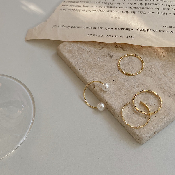 Σετ γυναικείων δαχτυλιδιών με διακοσμητικές πέρλες