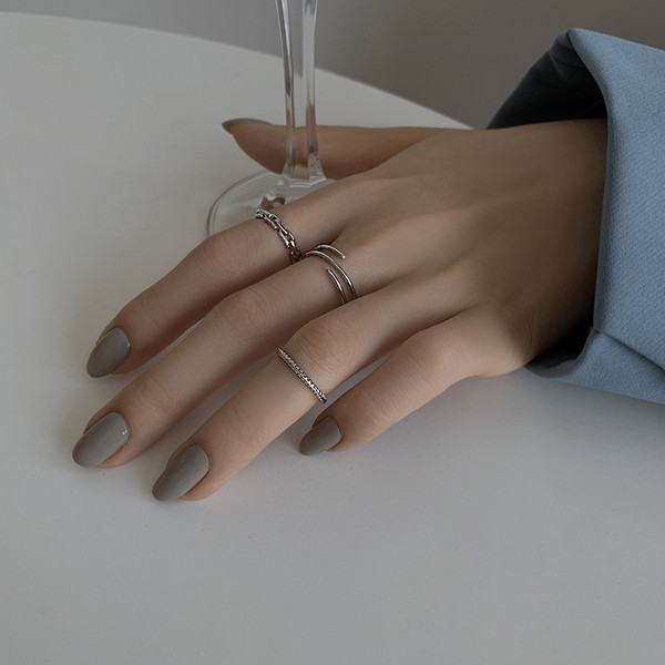 Kolmest naiste sõrmust koosnev komplekt tavaline mudel